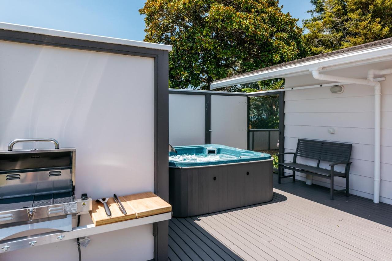 Number Six - Oneroa Holiday Home ภายนอก รูปภาพ