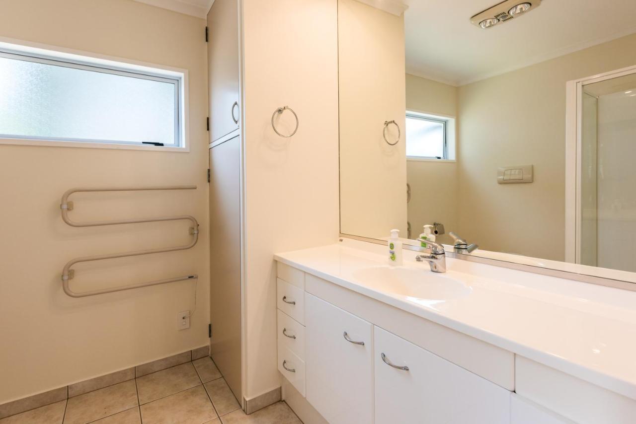 Number Six - Oneroa Holiday Home ภายนอก รูปภาพ