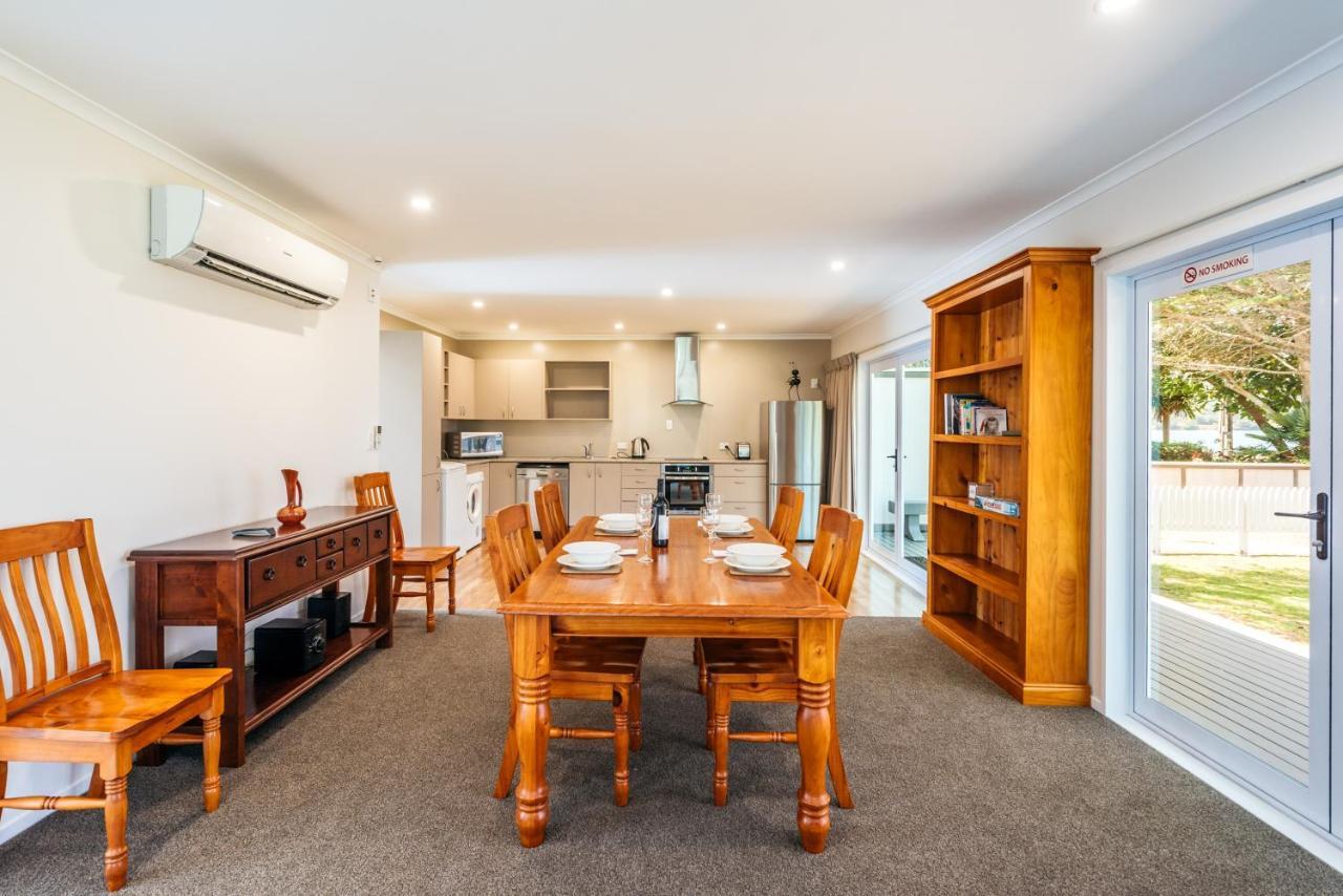 Number Six - Oneroa Holiday Home ภายนอก รูปภาพ