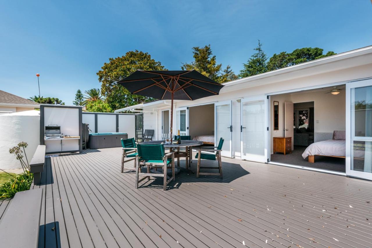 Number Six - Oneroa Holiday Home ภายนอก รูปภาพ